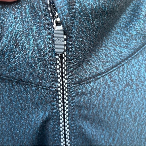 Lululemon Outrun 1/2 Zip Luon Spray Jacquard Alberta
Lake Black | Size 8 - Picture 6 of 8